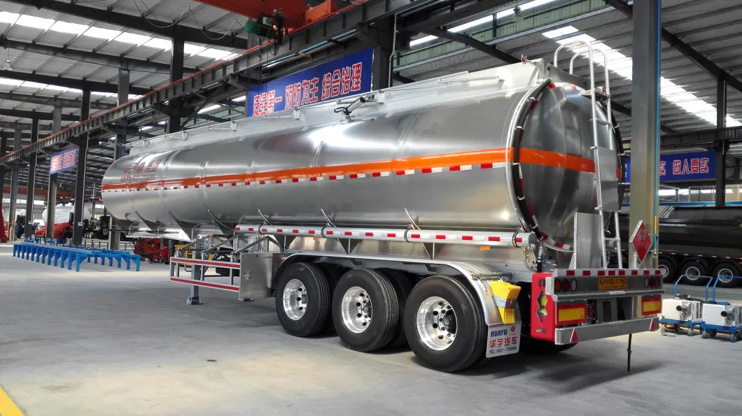 3 Axle 30000L/40000L/50000L Carbon Steel/Stainless Steel/Aluminum Alloy Tank/Tanker Truck Semi Trailer for Oil/Fuel/Diesel/Gasoline/Crude/Water/Milk Transport